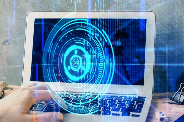 Doppelbelichtung von Daten Internet-Thema Hologramm mit Mann arbeitet am Computer auf Hintergrund. Konzept der Innovation. — Stockfoto