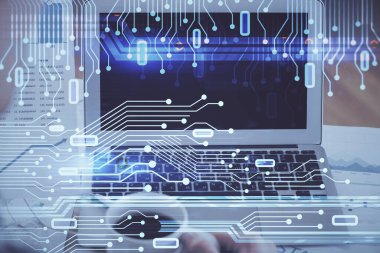 Dizüstü bilgisayar ve teknoloji temalı holograma çifte maruz kalma. Serbest çalışma kavramı.