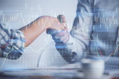 Forx grafik hologramı ve iki adamın el sıkışması. Borsa konsepti.