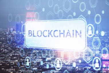 Kripto para birimi temalı hologram çizimi ve şehrin veiw arka planına çift pozlama. Engelleme zinciri ve bitcoin kavramı.
