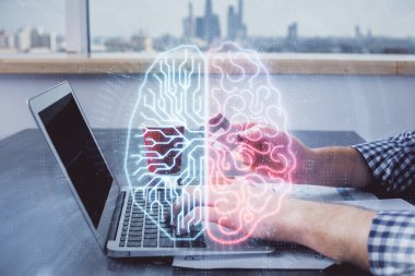 Kredi kartı ve beyin temalı çizimlerle bilgisayarda yazarken çift pozlama. E-ticaret ve yapay zeka kavramı.