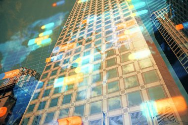 Veri temalı hologram gökdelenler arka planda çoklu pozlama ile şehir görünümüne çizim yapıyor. Büyük veri kavramı.