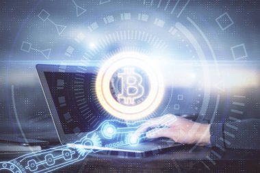 Arka planda bilgisayar üzerinde çalışan bir iş adamıyla engelleme temalı Hud. Kripto zinciri kavramı. Çift pozlama.