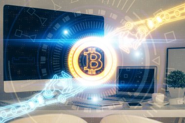 Blockchain temalı holograma ve bilgisayar arkaplanlı masaya çoklu maruz kalma. Bitcoin şifreleme para birimi kavramı.