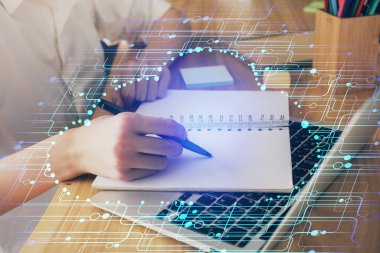 Teknoloji ve dijital kodlama simgeleriyle arka planda kadınların birden fazla pozu. Veri geliştirme kavramı.