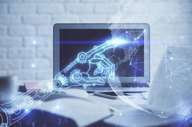 Bilgisayar, teknoloji temalı hologramla birlikte ofiste. Çifte maruziyet. Teknoloji kavramı.