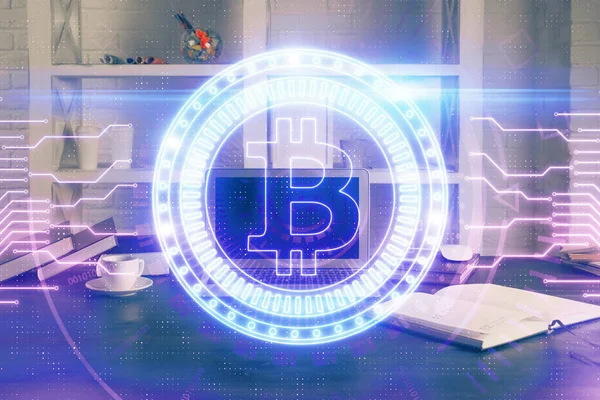 Exposition multiple de thème blockchain hologramme et table avec fond d'ordinateur. Concept de Bitcoin crypto-monnaie. — Photo