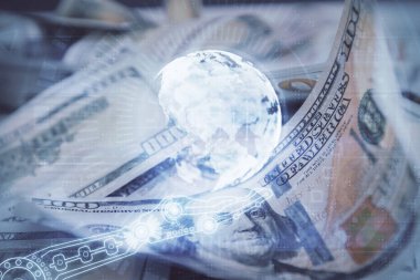 Dünya haritasının arka plandaki dolarları iki katına çıkarması. Uluslararası kavram.