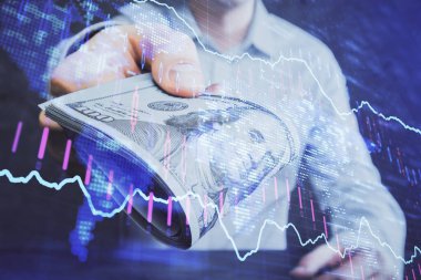 Finansal grafiğe çoklu pozlama hologram, Amerikan dolarları ve insan eli. Analiz kavramı.