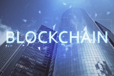 Kripto para birimi temalı hologram çizimi ve şehrin veiw arka planına çift pozlama. Engelleme zinciri ve bitcoin kavramı.