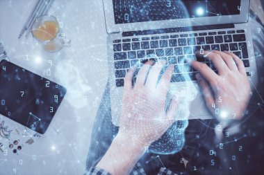 Bilgisayar klavyesini ve beyin hologramı çizimlerini yazarken çift pozlama. Üst Manzara. Ai ve veri teknolojisi kavramı.