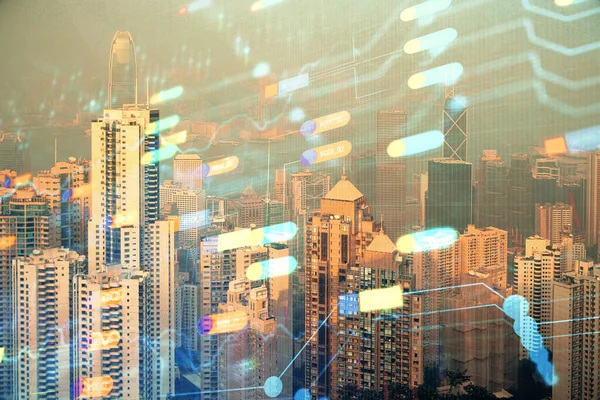 Tema de datos holograma dibujo en la vista de la ciudad con rascacielos fondo doble exposición. Concepto tecnológico. —  Fotos de Stock