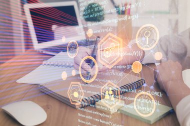 Teknoloji ve dijital kodlama simgeleriyle arka planda kadınların birden fazla pozu. Veri geliştirme kavramı.