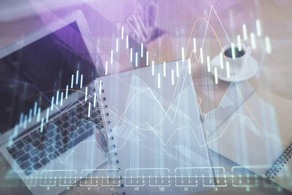 Dubbel exponering av affärskvinna händer skriva på dator och forex diagram hologram ritning. Begreppet finansiell analys. — Stockfoto