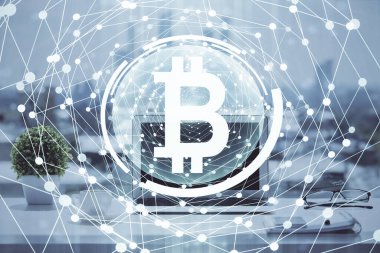 Engelleme zinciri ve kripto ekonomi temalı hologram ve bilgisayar geçmişi olan bir masa. Bitcoin kripto para kavramı.