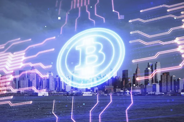 Διπλή έκθεση στο σχέδιο ολογράμματος κρυπτογραφημένου νομίσματος και στο φόντο της πόλης. Έννοια του blockchain και bitcoin. — Φωτογραφία Αρχείου