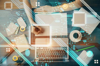 Veri çözeltisi hologramı ile arka plan üzerine yazılan ellere çoklu maruz kalma. Teknoloji konsepti.