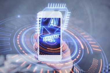 Erkeklerin el ele tutuşup dijital bir cihaz ve veri temalı hologram çizimi kullanırken çift pozlama. Teknoloji konsepti.