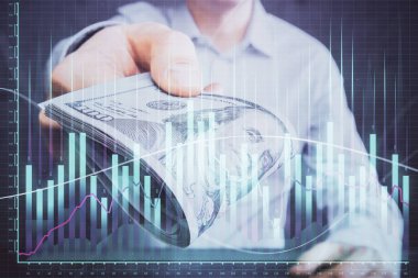 Finansal grafiğe çoklu pozlama hologram, Amerikan dolarları ve insan eli. Analiz kavramı.