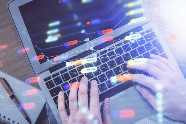 Multi exposición de manos mans escribiendo sobre el teclado de la computadora y el tema de datos holograma dibujo. Vista superior. Concepto tecnológico. — Foto de Stock