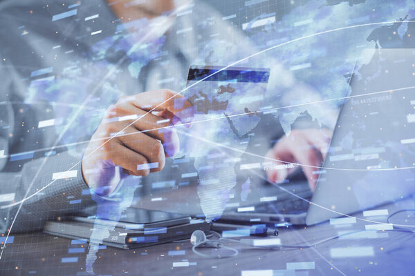 Двойное обнажение рук человека, держащих кредитную карту и рисунок темы данных. Концепция электронной коммерции и технологий.