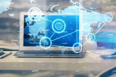 Sosyal ağ tema simgesi olan masaüstü bilgisayarı. Çoklu maruz kalma. Uluslararası bağlantılar kavramı.