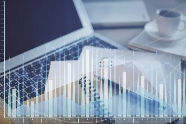 Dubbel exponering av finansiella diagram ritning och skrivbord med kaffe och objekt på bordet bakgrund. Begreppet valutahandel — Stockfoto