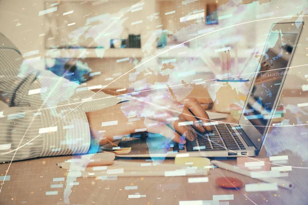 Affärsman som arbetar på laptop med teknik tema ritning. Begreppet big data. Dubbel exponering. — Stockfoto