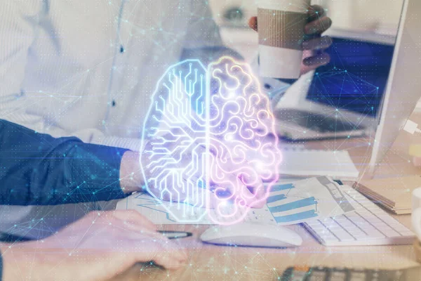 Homem com experiência em informática com holograma de tema cerebral. Conceito de brainstorm. Dupla exposição. — Fotografia de Stock