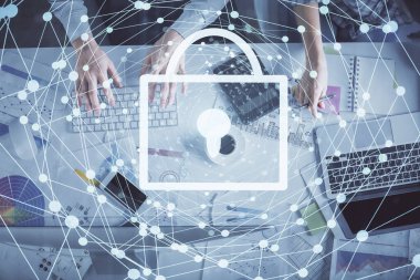 Kadın ve erkeğin birlikte çalışıp hologram çizimlerini kilitlerken çift pozlama. Güvenlik kavramı. Bilgisayar arkaplanı. Üst Görünüm.