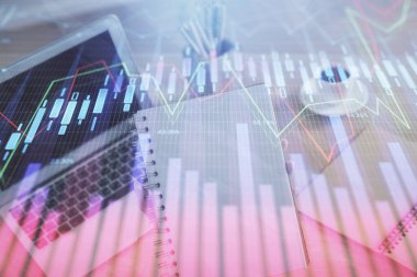 İş kadını ellerinin bilgisayar ve ön x çizelge hologramı çizimlerinde çifte pozlama. Mali analiz kavramı.