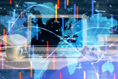 İş teması simgelerinin çoklu pozlandırılması ve bilgisayar geçmişi olan masa. Başarı kavramı.