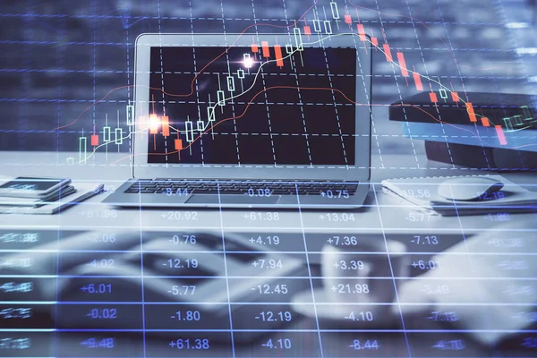 Οικονομικό διάγραμμα σχέδιο και πίνακα με υπολογιστή στο παρασκήνιο. Διπλή έκθεση. Έννοια των διεθνών αγορών. — Φωτογραφία Αρχείου