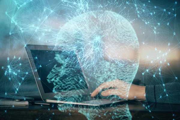 En mann som skriver på tastaturbakgrunn med hjernehologram. Konseptet med Big Data. Dobbel eksponering. – stockfoto