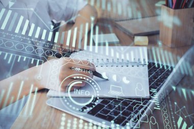 Teknik temalı hologram kadınların ellerinden üstündür. Yüksek teknoloji kavramı. Çift pozlama