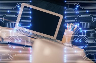 Bilgisayar, teknoloji temalı hologramla birlikte ofiste. Çoklu maruz kalma. Teknoloji kavramı.