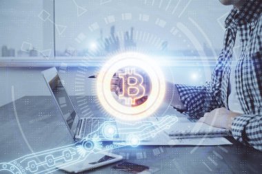 Arka planda bilgisayarla çalışan bir adamla engelleme temalı Hud. Kripto zinciri kavramı. Çift pozlama.