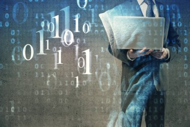 Veri temalı hologramın arka planda bilgisayarla çalışan bir adam tarafından çifte maruz bırakılması. Yenilik kavramı.