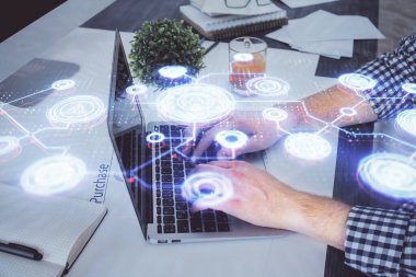 Sosyal ağ temalı hologramda iş adamı arka planda bilgisayar üzerinde çalışıyor. Çoklu pozlama.
