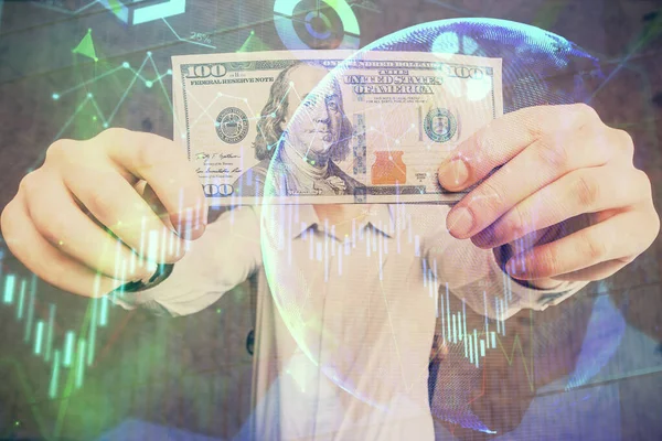 Multi exposição de gráfico forex desenho holograma e dólares dos EUA contas e mãos de homem. Conceito de análise técnica . — Fotografia de Stock