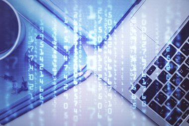 Bilgisayarlı çalışma masası arkaplanının üst görüntüsü üzerinde hologram çizimi yapılan çok sayıdaki veriye maruz kalma. Teknoloji kavramı.