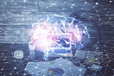 Bilgisayar ve insan beyin hologramıyla çalışma alanının çoklu açığı. Beyin fırtınası konsepti.