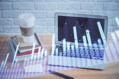 Finansal grafik renkli çizimler ve arka planda bilgisayar olan tablolar. Çifte maruziyet. Uluslararası pazarlar kavramı.