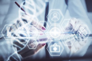 DNA temalı hologram, arka plan yazan kadınların ellerinde. Eğitim kavramı. Çift pozlama