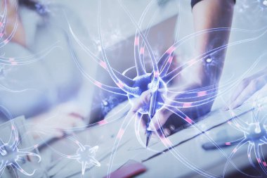 El üstünde tutulan nöron hologramı. Araştırma ve öğrenim kavramı. Çift pozlama