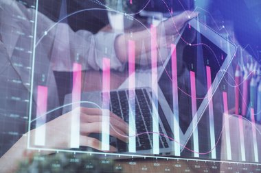 Bilgisayarda ve ön x grafik hologram çiziminde kadın eli yazarken çift pozlama. Borsa yatırım kavramı.