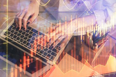 Bilgisayarda ve ön x grafik hologram çiziminde kadın eli yazarken çift pozlama. Borsa yatırım kavramı.