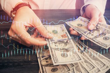 Finansal grafiğe çoklu pozlama hologram, Amerikan dolarları ve insan eli. Analiz kavramı.