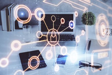 Sosyal ağ hologramıyla birlikte bilgisayar masaüstünde. Çifte maruziyet. Uluslararası insan ilişkileri kavramı.