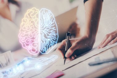 Arka planda kadının el yazısı ve beyin hud 'u var. Öğrenme kavramı.